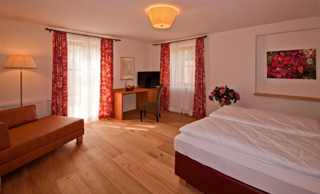 Hotel Gästehaus Schloss Bernau Fischlham Zimmer foto